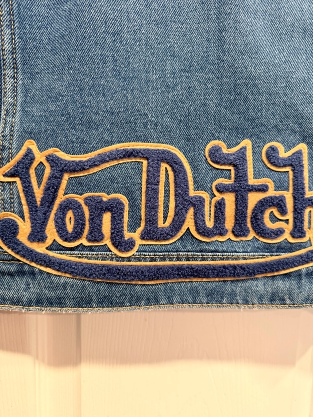 NWT Von Dutch Size L Trucker Y2K Logo Graphic Embroidered Patch Jean Jacket - Picture 10 of 15